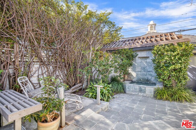 Building Photo - 2209 Pearl St