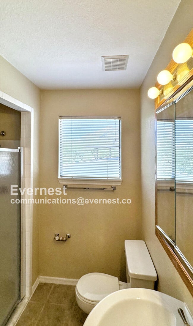 Building Photo - 6655 N Canyon Crest Dr