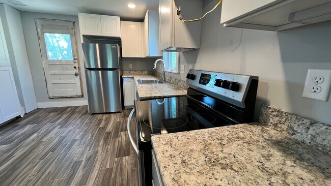 Building Photo - 24-28 Hill St