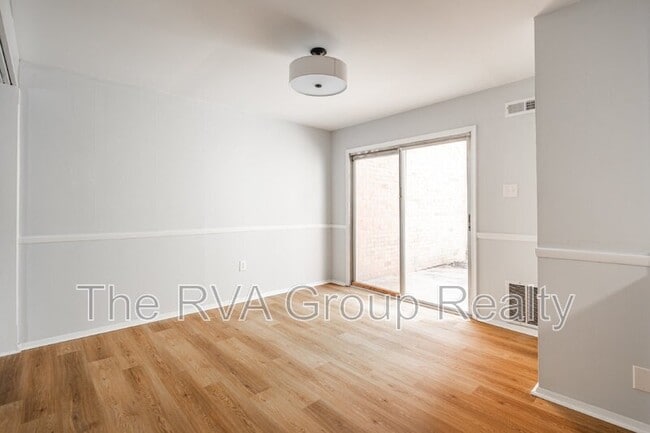 Building Photo - 749 Pleasant St