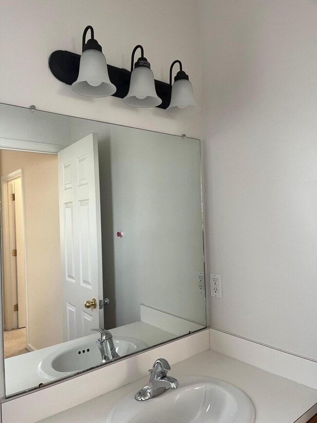 Building Photo - 1346 N Bay Dr