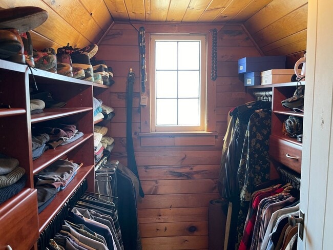 Building Photo - Immaculate and Updated Mid Century Home in Whittier Heights