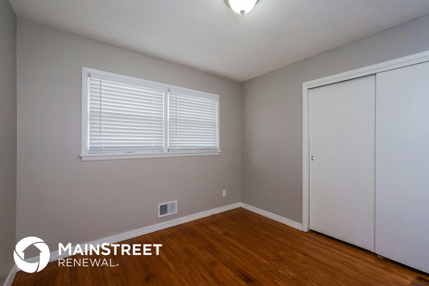 Building Photo - 8808 Fernview Dr