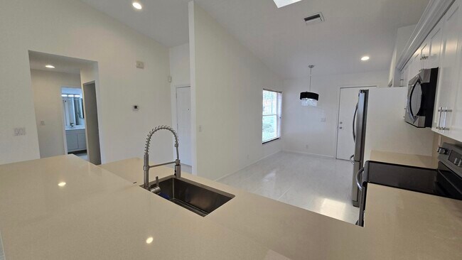 Primary Photo - 5622 Royal Lake Cir