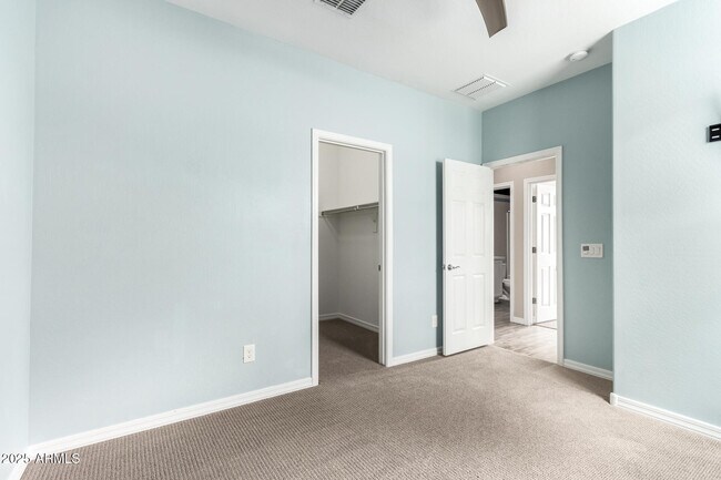 Building Photo - 423 S 194th Ln