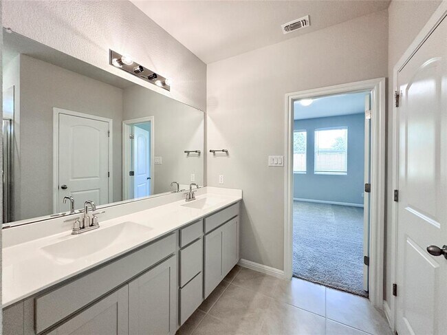 Building Photo - 409 Palo Brea Lp