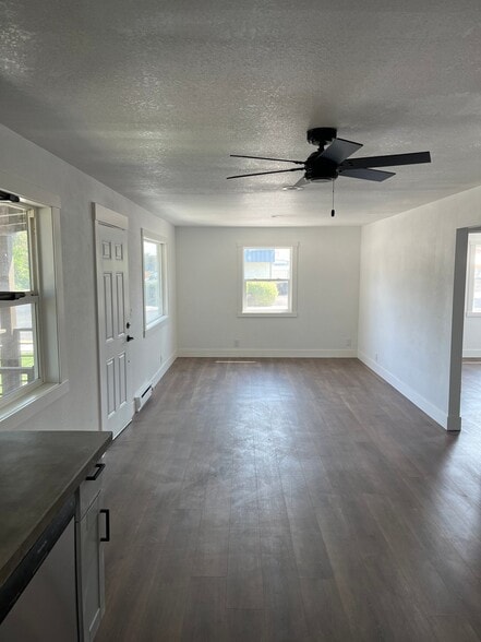 Building Photo - 306 W Antler Ave