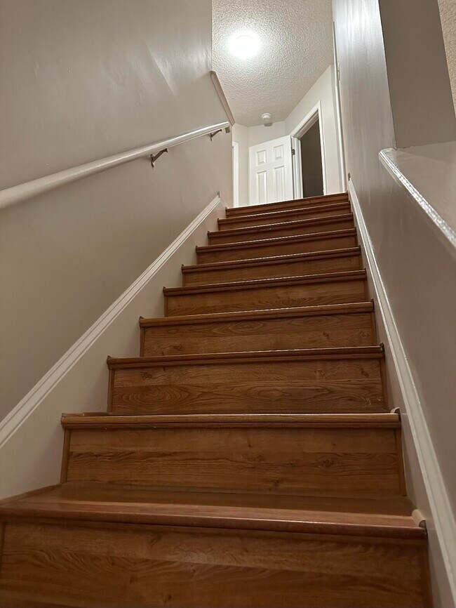 Building Photo - 586 Oak Brook Dr