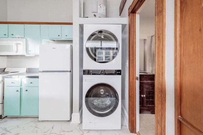 Building Photo - Heart of the Fan "True Studio" Apartment f...