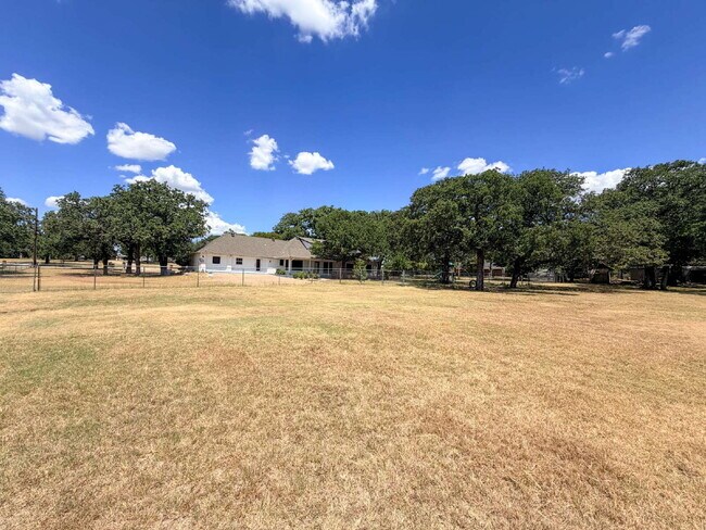Building Photo - Beautiful 6 bed, 2 bath home in Burleson!