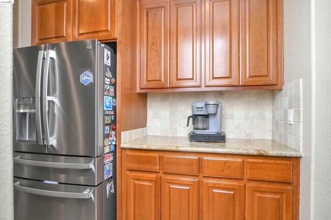 Building Photo - 5563 Arcadia Cir