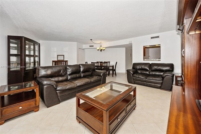 Building Photo - 1300 NE Miami Gardens Dr