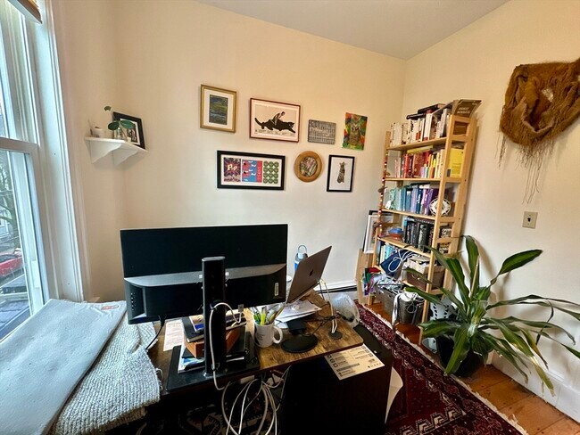 Building Photo - 11 Sheridan St