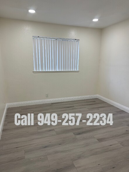 Building Photo - 4914 E Gayann Dr