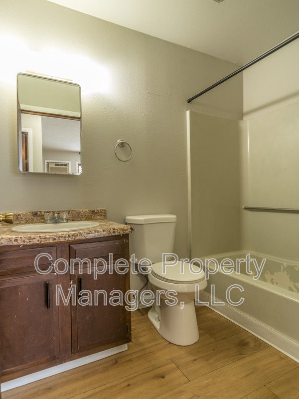 Building Photo - 302 Franke St