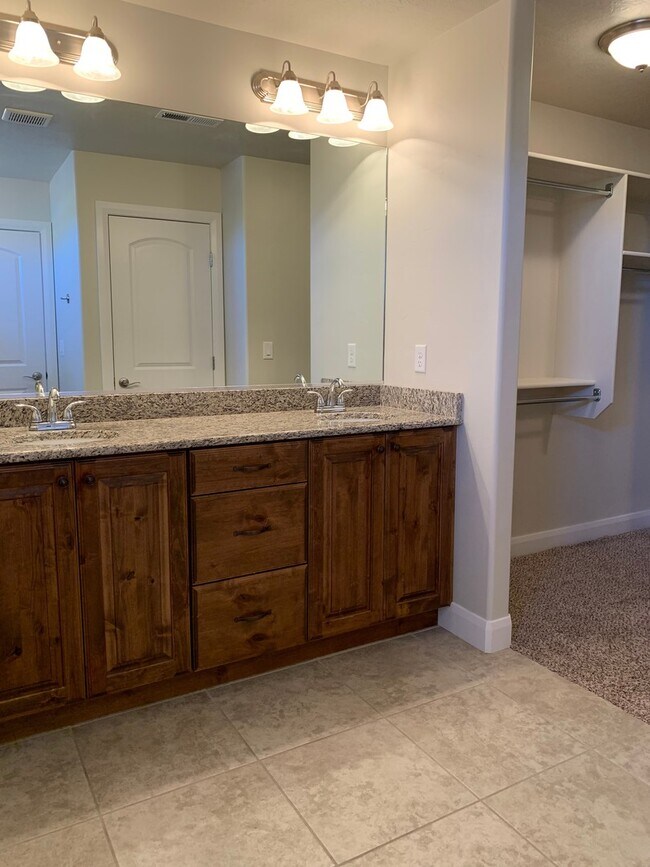 Building Photo - 3-BR/2-BA Townhome in Santa Clara