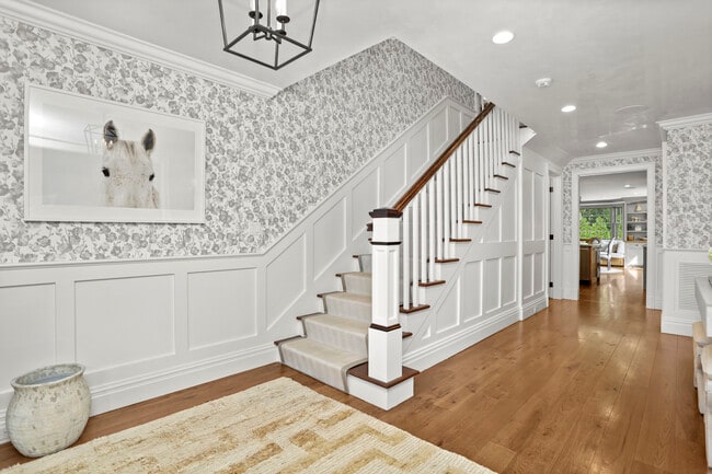 Building Photo - 141 W Norwalk Rd