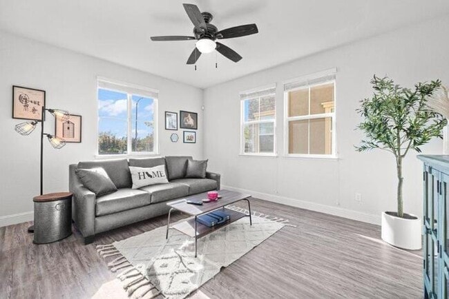 Building Photo - Beautiful Solar 3/2 located in Roseville! Across from Park! Gated Community!