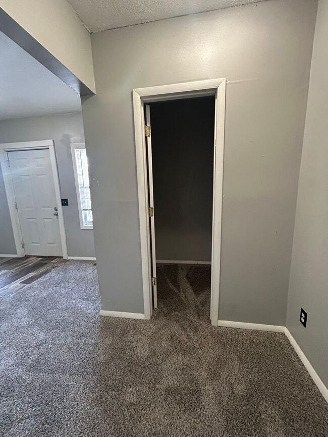 Building Photo - NEW LISTING! 3 BEDROOM HOUSE