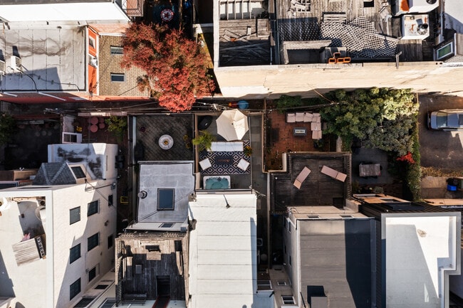 Building Photo - 2207 Lombard St