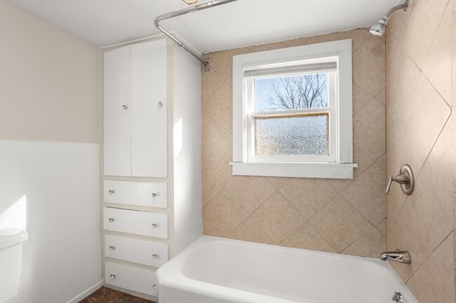 Building Photo - 1726 Iowa St