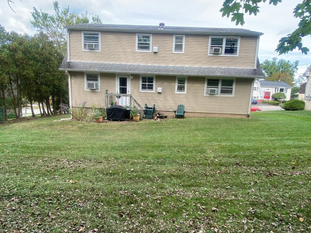 1st Floor has Door to Yard! - 6 Borman Dr