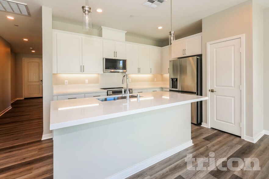 Building Photo - 680 Susanne St