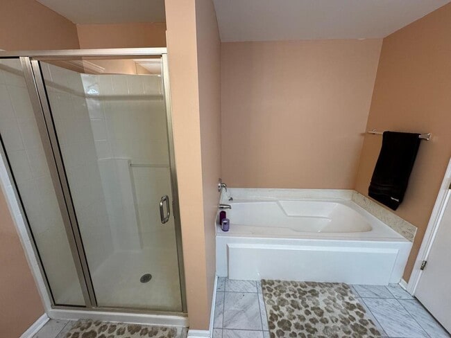 Building Photo - 587 Saddlebrook Ln