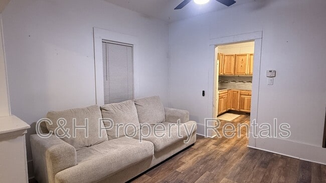 Building Photo - 631 Miles Ave