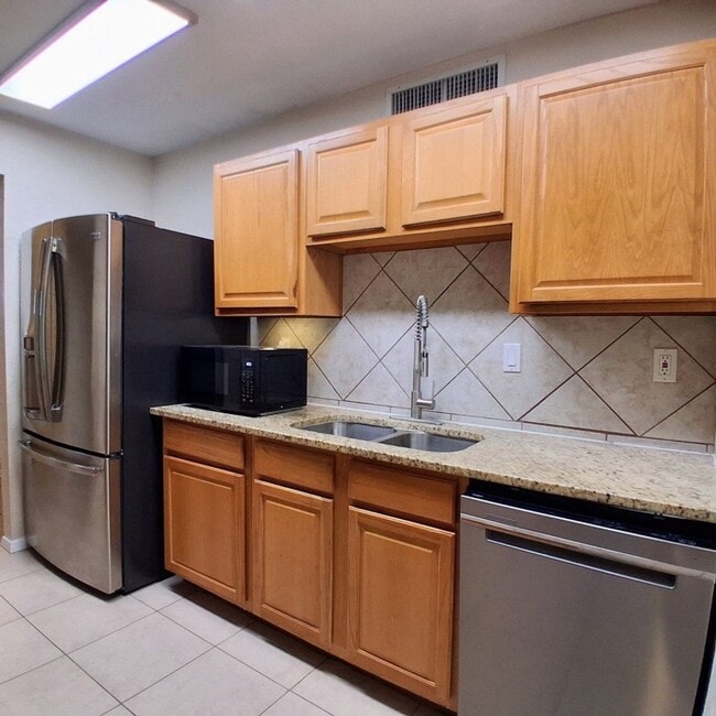 Building Photo - North Richland Hills Home on Spacious Lot!