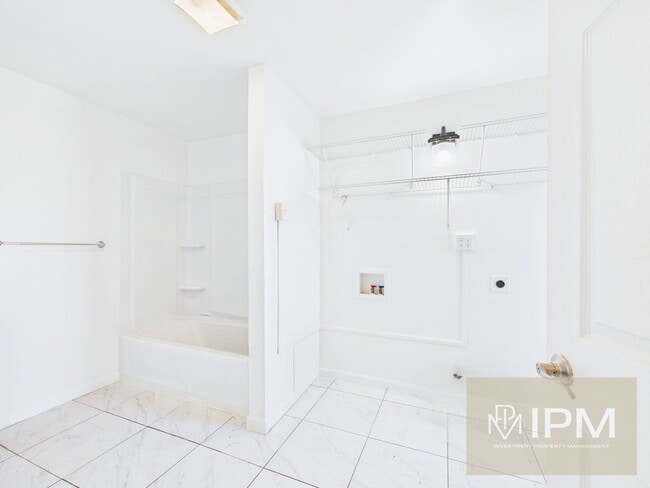 Building Photo - 1/2 OFF First Months Rent! Spacious 3 Bedr...