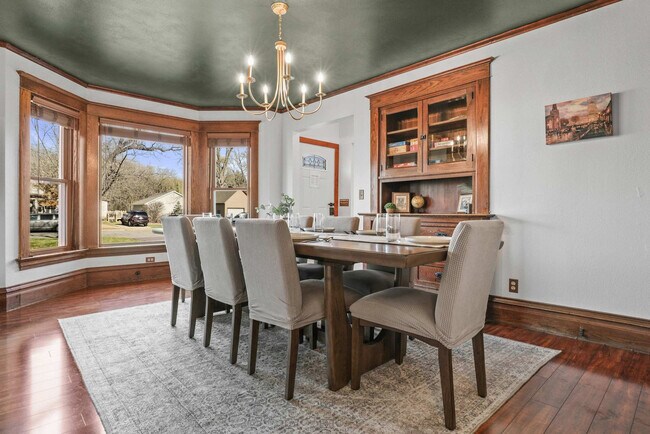 Building Photo - 924 Capital St