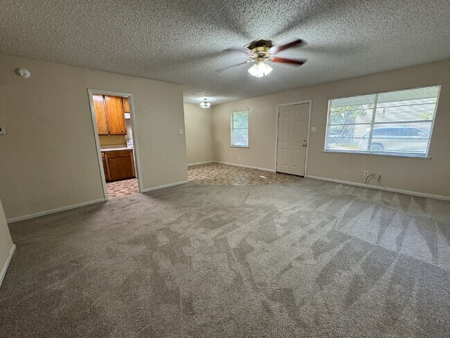 Building Photo - 2 bedroom 1 bath Budget Friendly!!