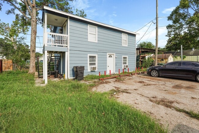 Building Photo - 523 Henke St