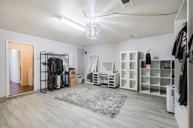 Building Photo - 16530 Peyton Ridge Cir