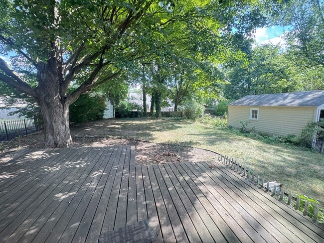 Building Photo - 3 Bedroom in Alger Heights!