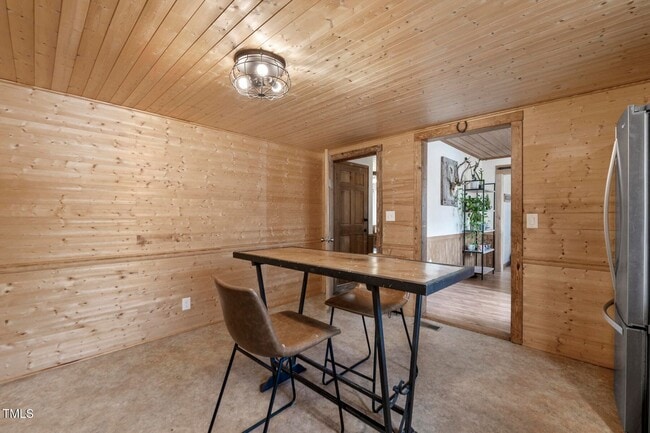Building Photo - Mini Farm on 2 acres