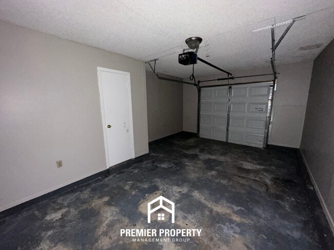 Building Photo - Charming 3BR/2BA in Country Brook | Vaulted Ceilings, Fireplace & Fenced Yard