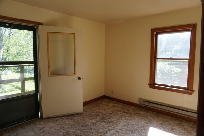 Building Photo - Vine st Duplex