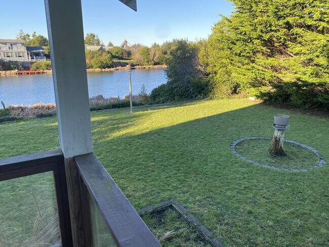 Building Photo - 348 Cockle St SW