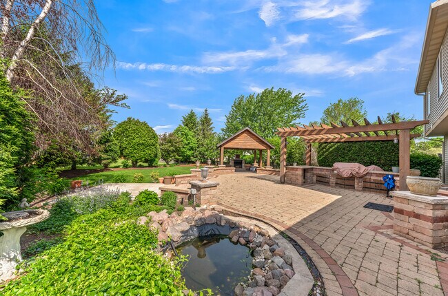 Building Photo - 2062 Kathleen Cir