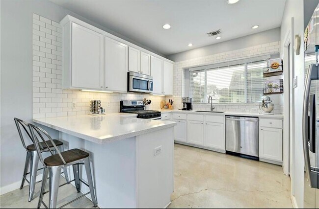 Building Photo - 3505 Villa Ct