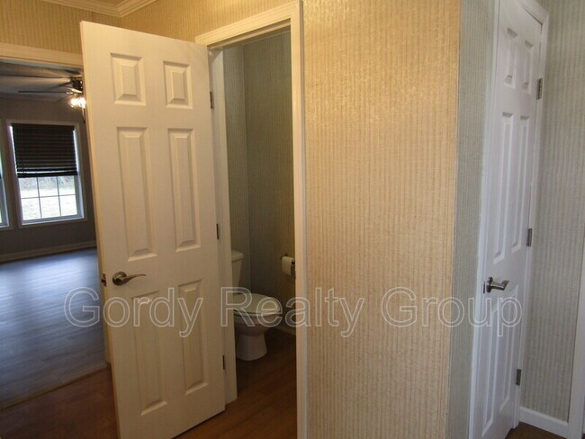 Building Photo - 5493 Willis Rd