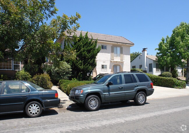 Building Photo - 830-838 Sapphire St