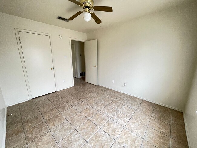 Building Photo - 1504 Windward Dr