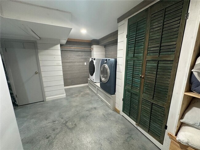 Building Photo - 810 S Sandpiper St