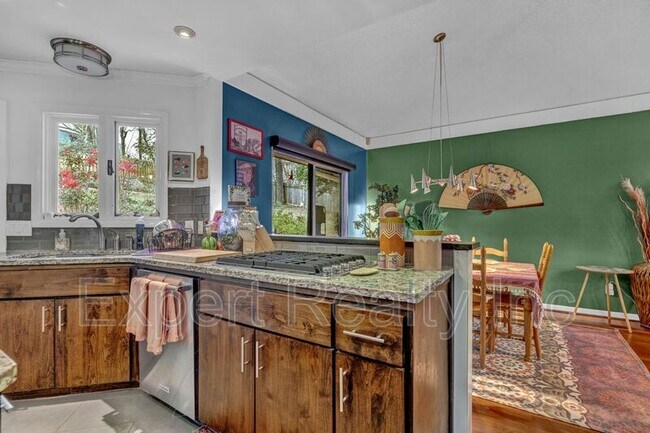 Building Photo - 373 Laredo Dr