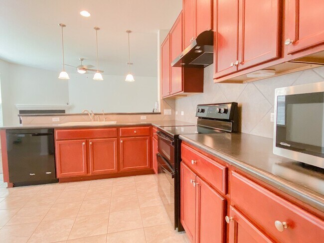Building Photo - Beautiful 5 BR / 2.5 BA Home for Rent in A...
