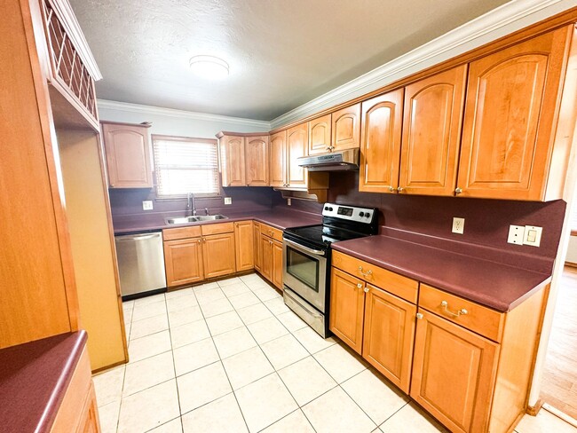 Building Photo - Great 3 Bed & 2 Bath Home in Yukon!