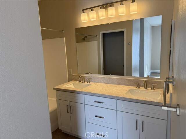 Building Photo - 37 Vía Barcelona